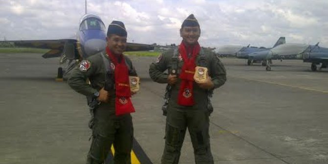 Dwi Cahyadi dan Yudhistira pilot pertama produk asli 