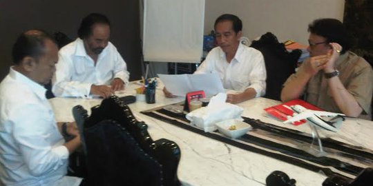 Pertemuan tertutup Jokowi-Paloh diawali makan bareng