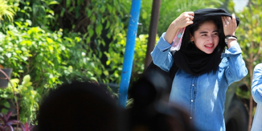 Dewi Perssik Ngajar Kasidahan di Rutan