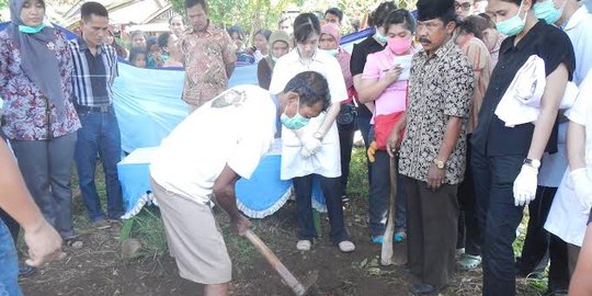 Polisi bongkar makam bayi aborsi pasangan mahasiswa di Cilacap