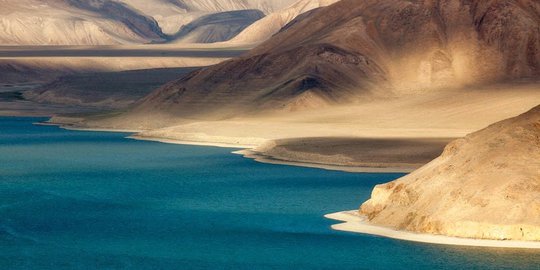 Danau Hitam yang tak hitam di Tajikistan