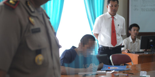 Polisi tanggalkan seragam dinas selama kawal UN | merdeka.com