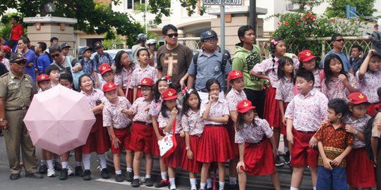 Demi rawat ayah yang sakit, Aisyah tinggalkan bangku sekolah