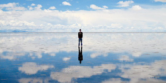 Salar de Uyuni, cermin alam terbesar di dunia