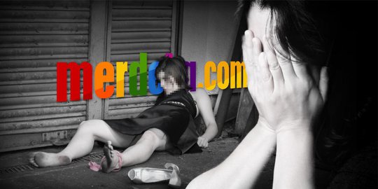 perkosa anak kandungnya di sebelah ibu tiri rev2