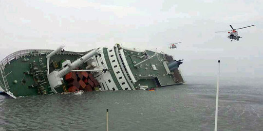 Detik-detik tenggelamnya kapal berpenumpang 477 Orang di Korsel