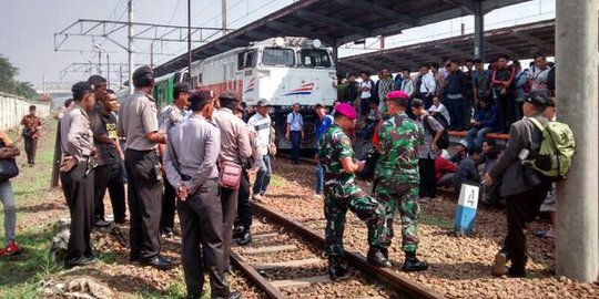 Blokir dibuka, 16 kereta bisa melintasi Stasiun Bekasi