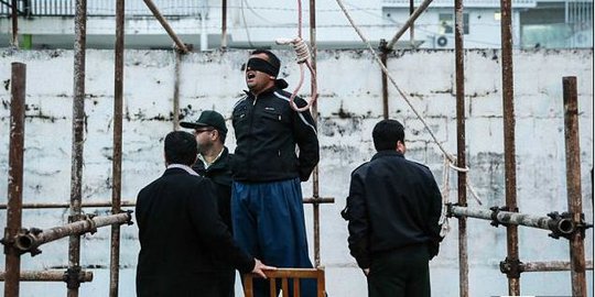 Hampir digantung, pembunuh di Iran diselamatkan ibu korban