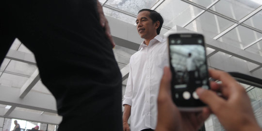 Rektor ITB jamu Jokowi dengan nasi kotak restoran Jepang