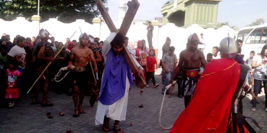 Ritual Ibadat Jalan Salib di Aceh berlangsung khidmat