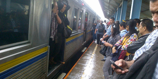 Satu lagi cerita nestapa ibu hamil naik KRL