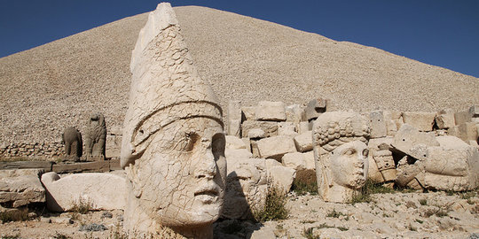 Gunung Nemrut, persemayaman dewa-dewa yang terpenggal