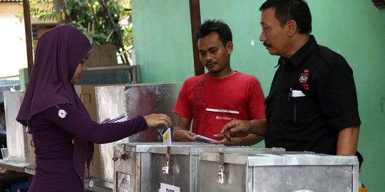 Selisih jumlah suara, ratusan warga Cakung gelar pemilu ulang