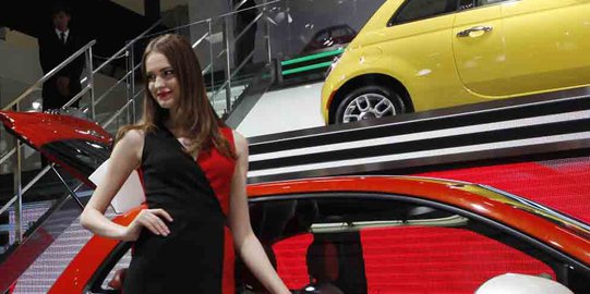 Pesona SPG cantik dalam pameran Auto China 2014