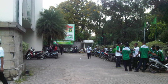 buah haji lulung kepung markas ppp rev3