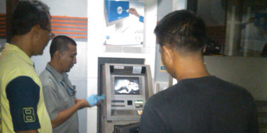 2 ATM BRI di Alfamart dibongkar maling, ratusan juta raib