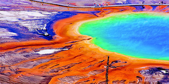 The Grand Prismatic Spring, sumber air panas berwarna pelangi