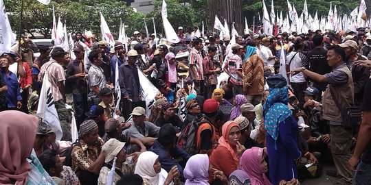 Tolak sistem outsourcing, ribuan buruh ancam duduki PLN Lampung