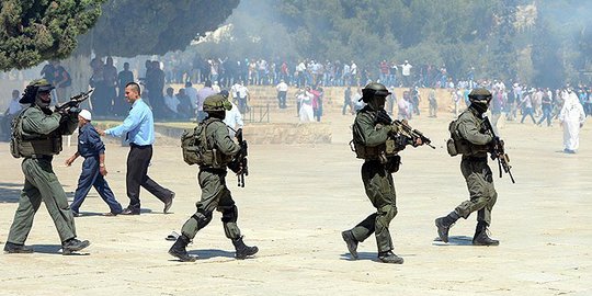 Ulama Palestina: Israel lempar granat ke dalam Masjid Al-Aqsa