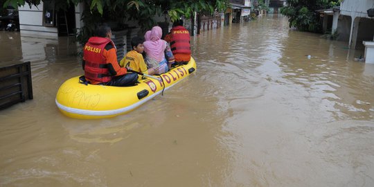 Diguyur hujan siang hari, Kota Pamekasan terendam banjir