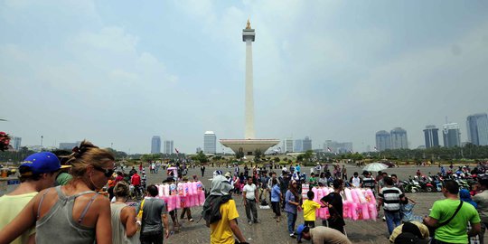 Beli dagangan PKL di Monas, warga bakal didenda Rp 20 juta