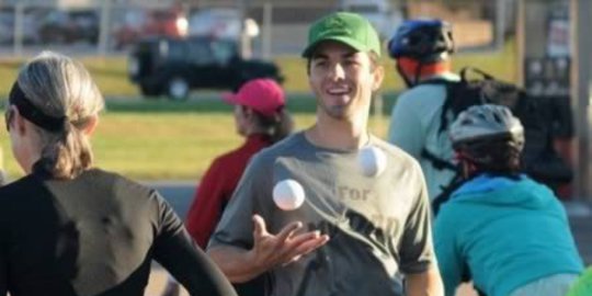 marathon sambil juggling dan jalan mundur rev3