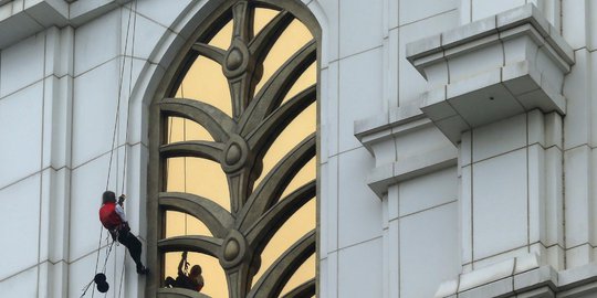 Ikut promosi film Spiderman, Alain Robert panjat gedung di China