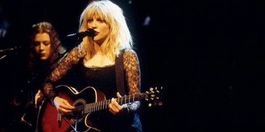 [Audio] Rilis lagu baru, Courtney Love mainkan punk cadas!