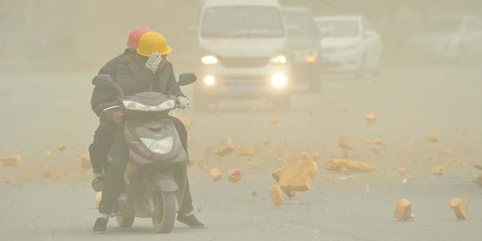Dahsyatnya terjangan badai pasir landa China