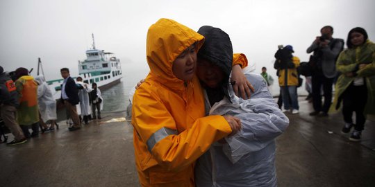 Mayat siswa penelepon nomor darurat di kapal Sewol ditemukan