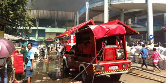 Polisi sebut 2.000 kios terbakar di Pasar Senen