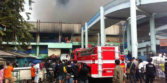 Jokowi & Kapolda Metro kerja sama tangani kebakaran Pasar Senen