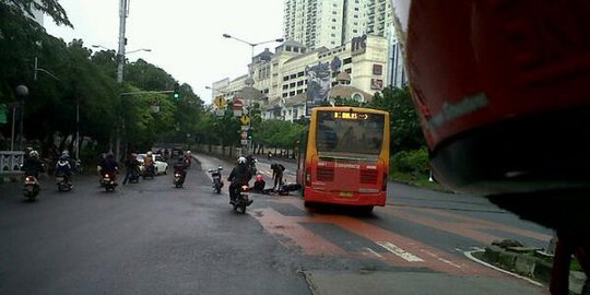 Rem blong, Transjakarta sebabkan kecelakaan beruntun 5 mobil