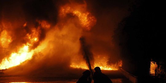 Kompor meleduk saat goreng tempe,rumah di Tanjung Priok terbakar
