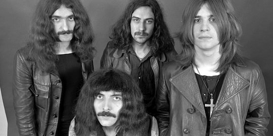 8 musisi ini sering disebut bersekutu dengan setan!