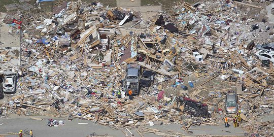 Yang tersisa dari hantaman badai tornado di Amerika Serikat