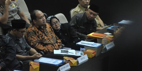 Wakil Bupati OKU asyik bersandar di bahu Bupati Banyuasin