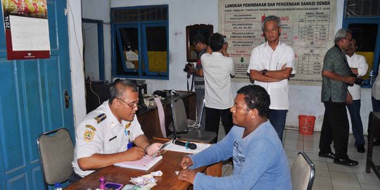 Ganjar minta pegawai Dishub ungkap mafia pungli jembatan timbang