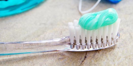 singkirkan noda putih di lidah dengan 7 langkah mudah ini