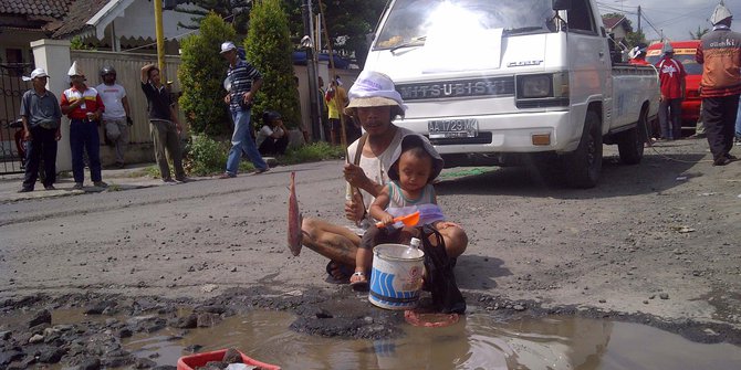 Jalur evakuasi Merapi di Cangkringan rusak parah merdeka com