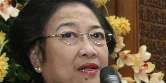 Megawati dukung Risma tolak bangun tol tengah kota Surabaya