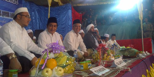 Ganjar dan Habib Syech bersalawat dengan warga lereng Merapi