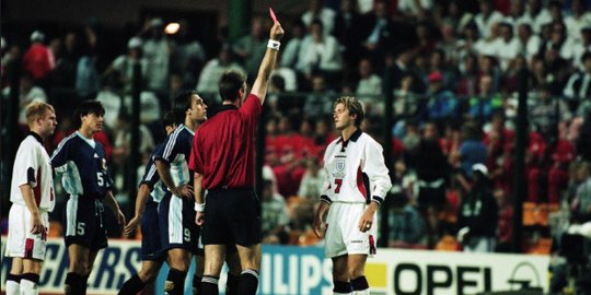 akibat menendang diego simeone