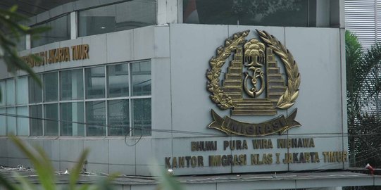 Palsukan jabatan, Dirut English First terancam deportasi