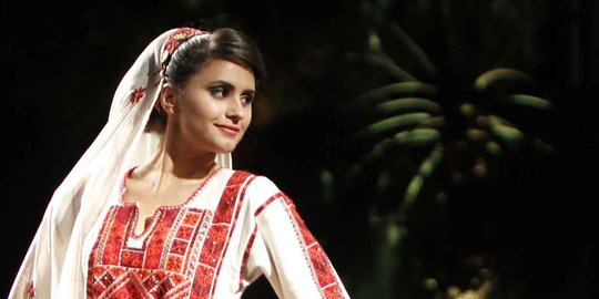 Keanggunan model-model cantik dalam Palestinian Fashion Week