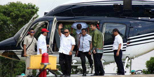 Kunjungi rumah Prabowo, Ical naik helikopter