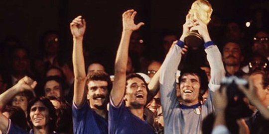 Para kapten juara Piala Dunia: Dino Zoff (Italia 1982)