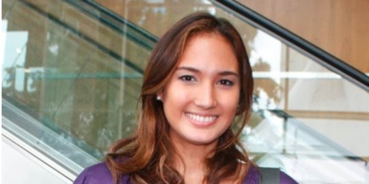 5 wanita cantik yang jadi pasangan pembalap indonesia