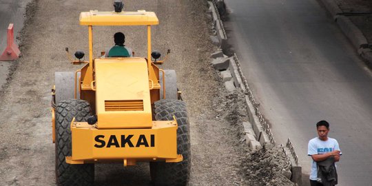 Aspal rusak, jalur Transjakarta bakal dibeton