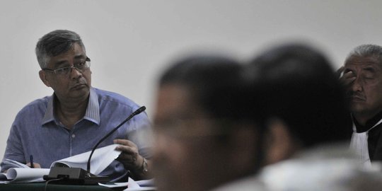 Mahfud MD bersaksi, Akil Mochtar buang muka